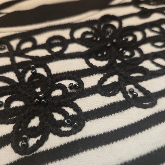 Alfed Dunner Striped Black and White Top with Embroidery Petite Small - Picture 3 of 6